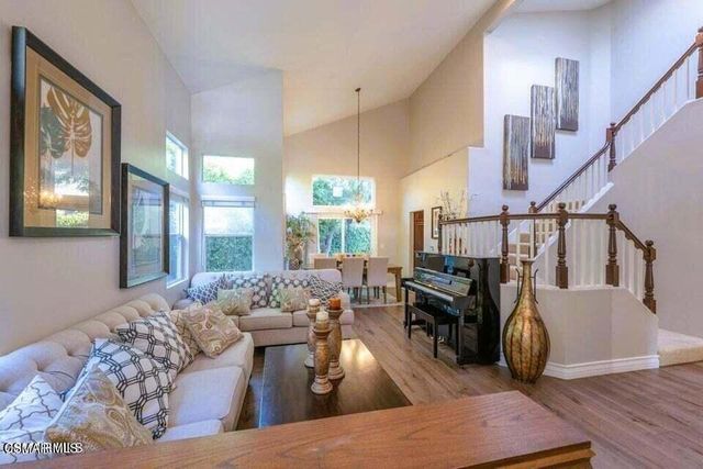 154 Symphony Lane, Oak Park, CA 91377