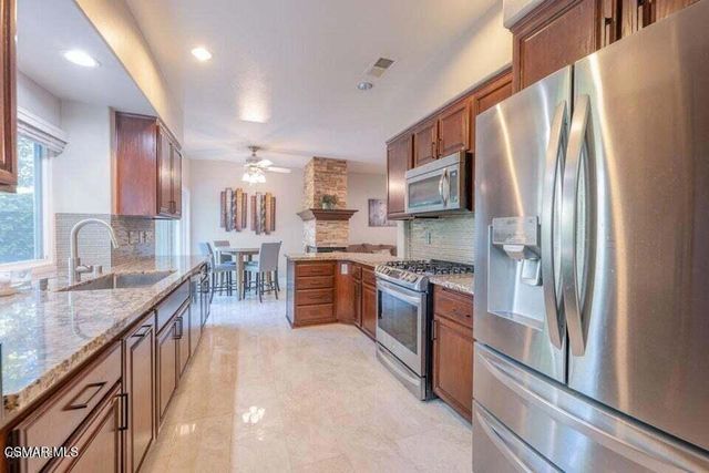 154 Symphony Lane, Oak Park, CA 91377