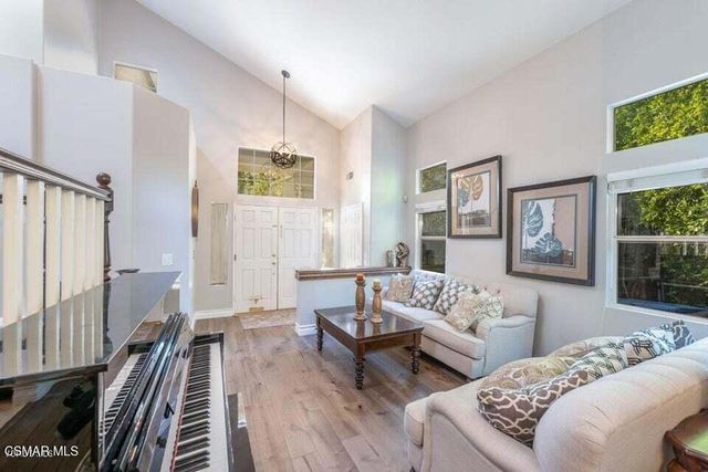 154 Symphony Lane, Oak Park, CA 91377