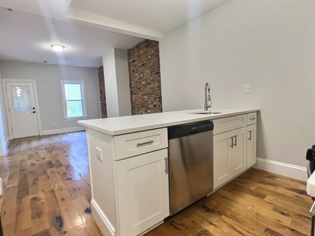 255 Paris 1, Boston, MA 02128