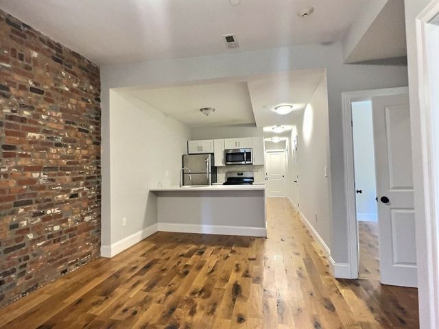 255 Paris 1, Boston, MA 02128