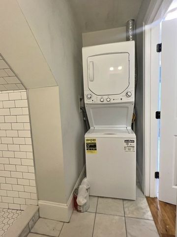 255 Paris 1, Boston, MA 02128