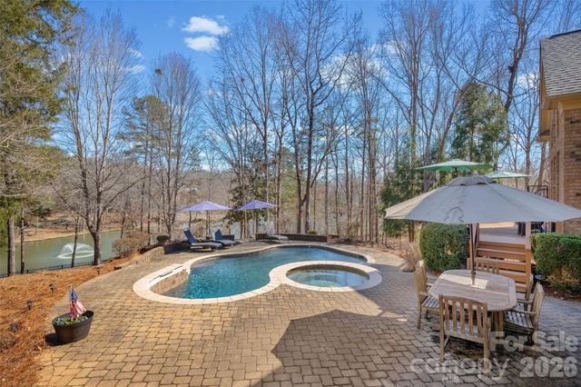 8238 Victoria Lake Drive, Waxhaw, NC 28173