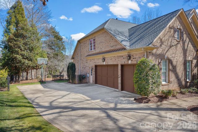 8238 Victoria Lake Drive, Waxhaw, NC 28173