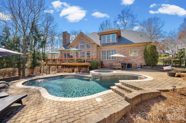 8238 Victoria Lake Drive, Waxhaw, NC 28173