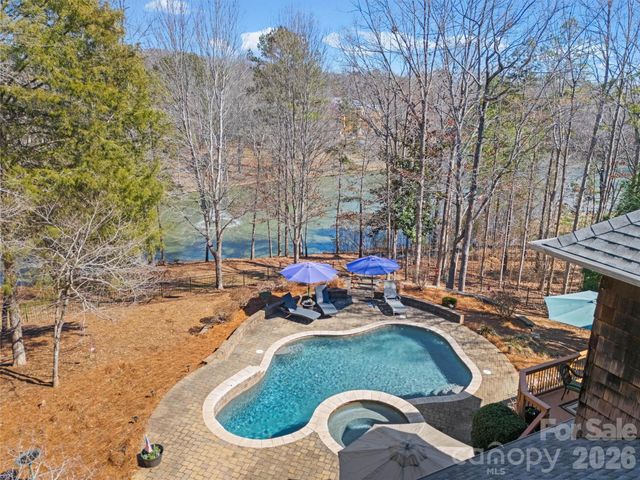 8238 Victoria Lake Drive, Waxhaw, NC 28173