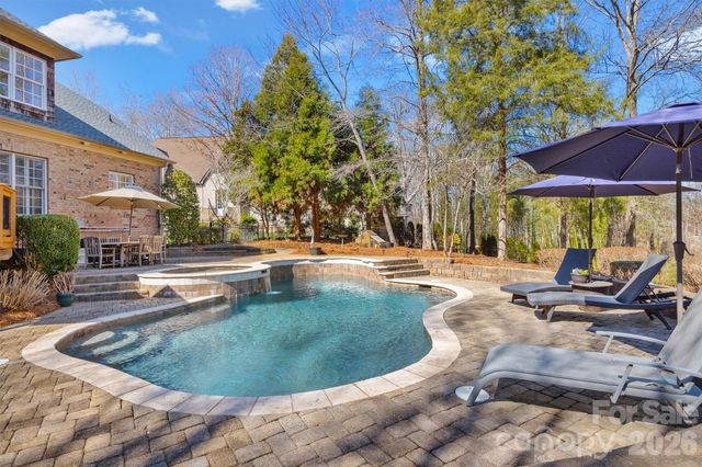 8238 Victoria Lake Drive, Waxhaw, NC 28173