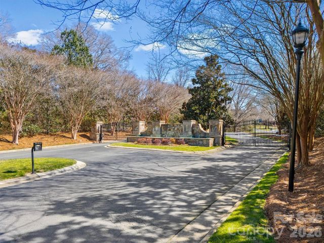 8238 Victoria Lake Drive, Waxhaw, NC 28173