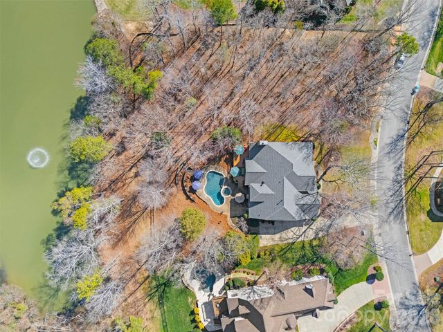 8238 Victoria Lake Drive, Waxhaw, NC 28173