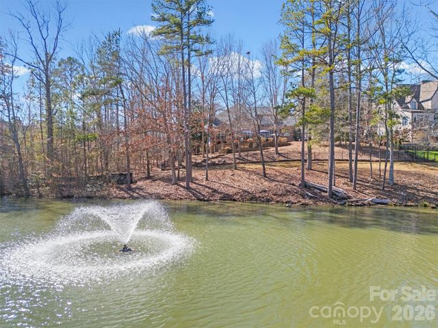 8238 Victoria Lake Drive, Waxhaw, NC 28173