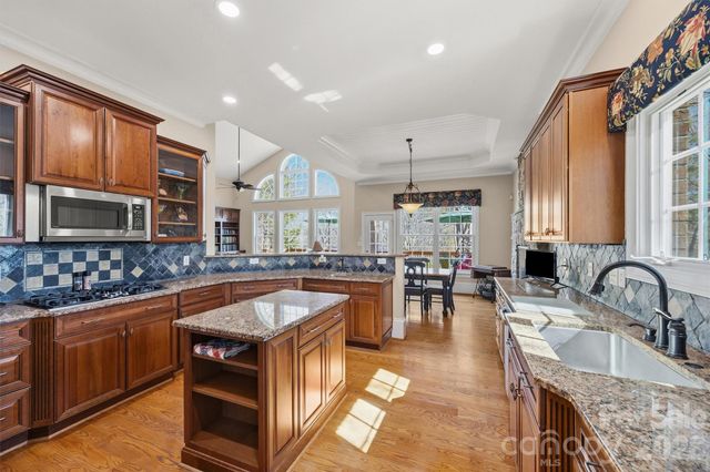 8238 Victoria Lake Drive, Waxhaw, NC 28173