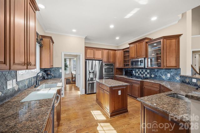 8238 Victoria Lake Drive, Waxhaw, NC 28173