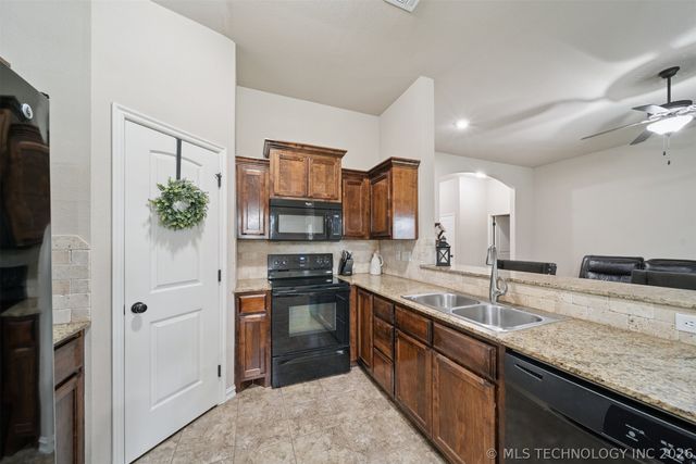 13176 E 133rd Street North, Collinsville, OK 74021