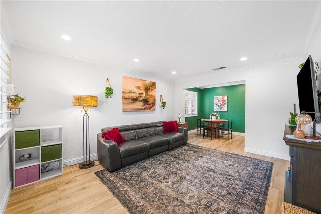 Image 10 of property listing at 691 691 Concord Pl, Pleasanton, CA 94566