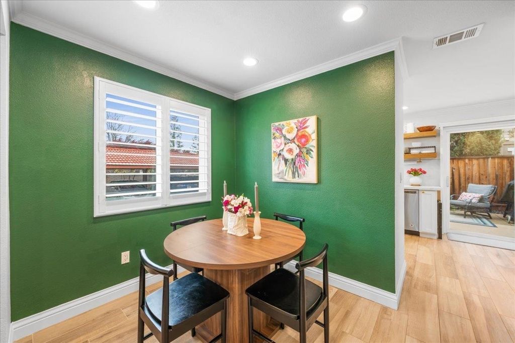 Image 14 of property listing at 691 691 Concord Pl, Pleasanton, CA 94566