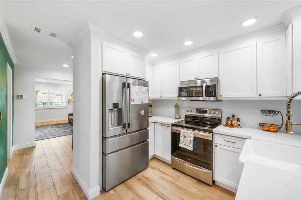 Image 4 of property listing at 691 691 Concord Pl, Pleasanton, CA 94566