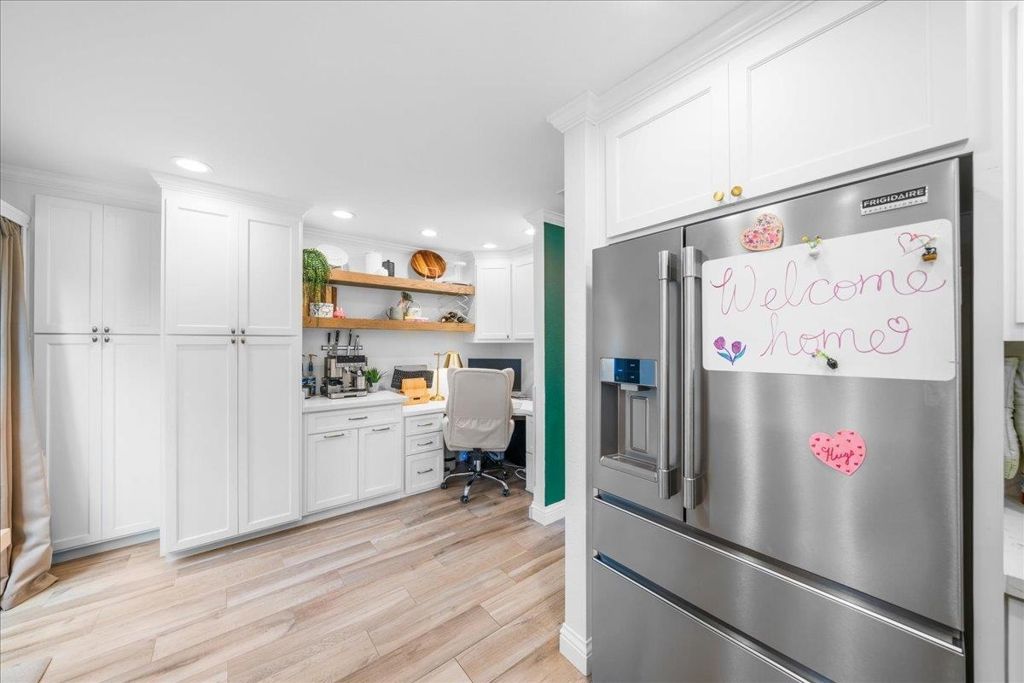 Image 5 of property listing at 691 691 Concord Pl, Pleasanton, CA 94566