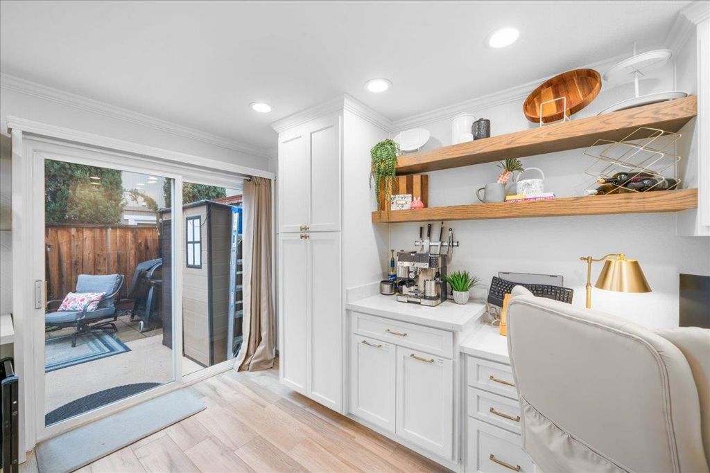 Image 7 of property listing at 691 691 Concord Pl, Pleasanton, CA 94566