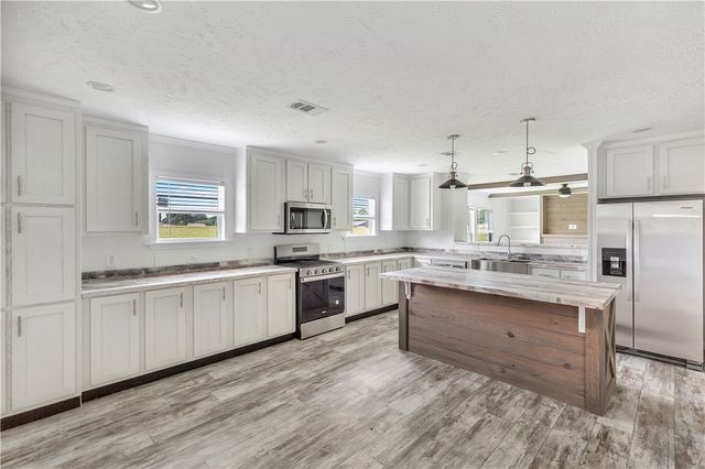 1065 Highway 182 Road, Fair Play, SC 29643