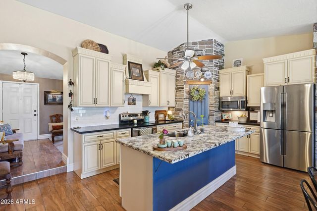6517 E INGLEWOOD Street, Mesa, AZ 85205
