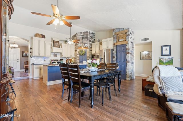 6517 E INGLEWOOD Street, Mesa, AZ 85205