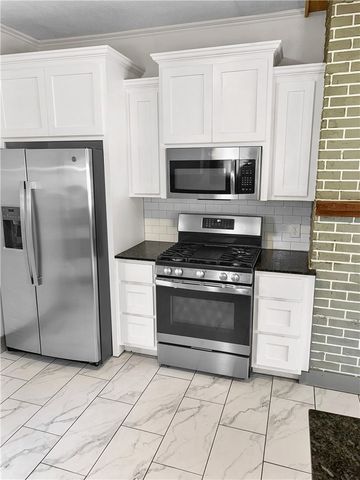 424 W Cedar Street, Rogers, AR 72756