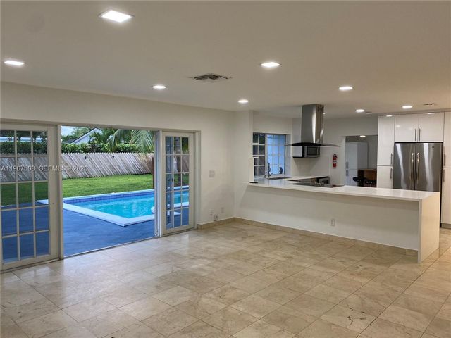 2040 NE 197th Ter, Miami, FL 33179