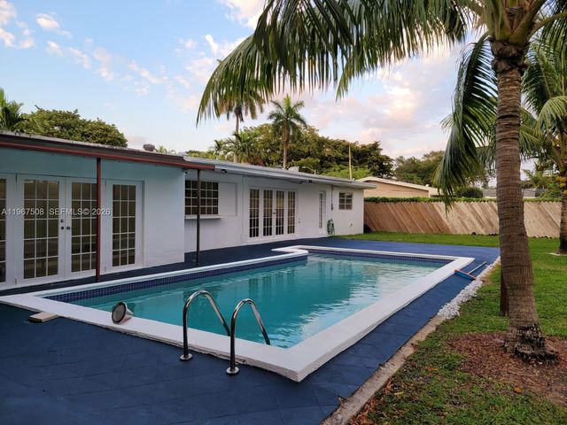 2040 NE 197th Ter, Miami, FL 33179