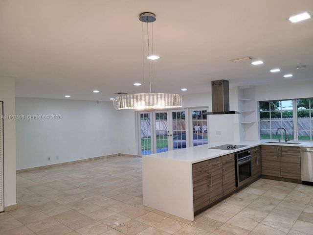 2040 NE 197th Ter, Miami, FL 33179