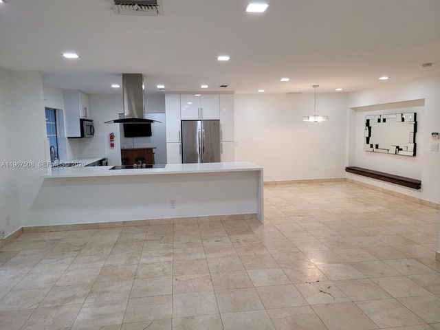 2040 NE 197th Ter, Miami, FL 33179