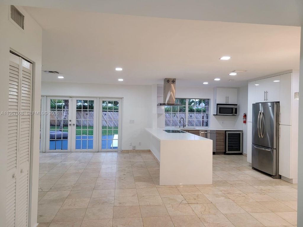 2040 NE 197th Ter, Miami, FL 33179