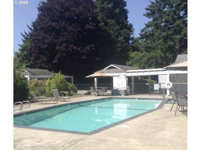 1475 Green Acres 105, Eugene, OR 97408