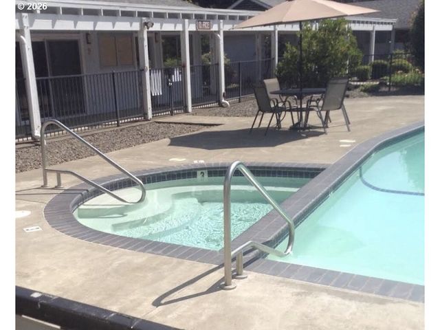 1475 Green Acres 105, Eugene, OR 97408