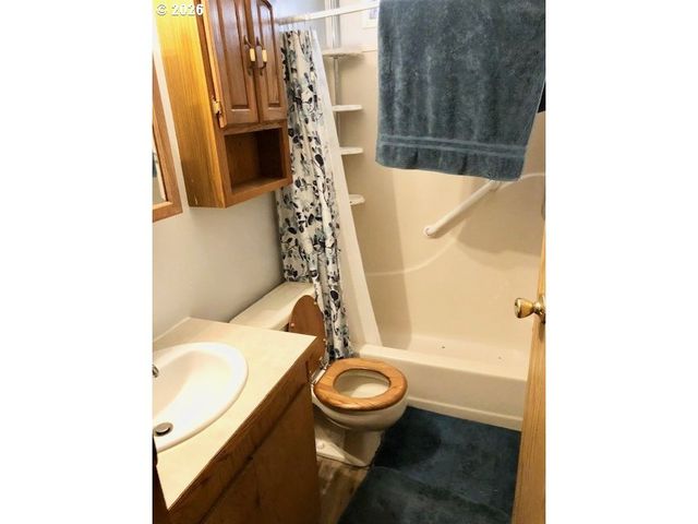 1475 Green Acres 105, Eugene, OR 97408