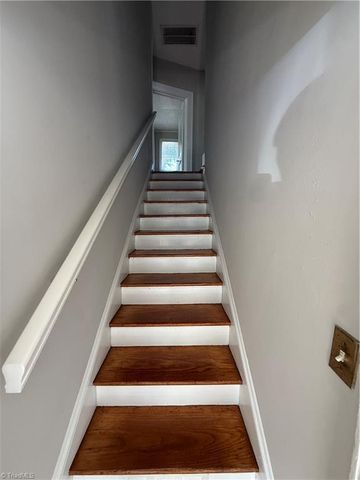 496 West End Boulevard B, Winston-salem, NC 27101