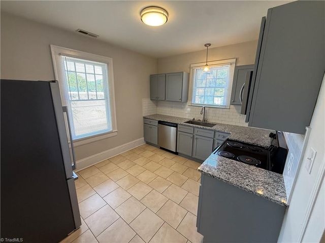 496 West End Boulevard B, Winston-salem, NC 27101