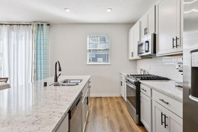 2867 Lexington Place N, Roseville, MN 55113