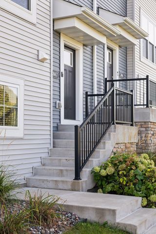 2867 Lexington Place N, Roseville, MN 55113