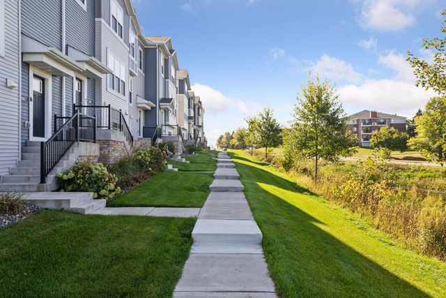 2867 Lexington Place N, Roseville, MN 55113