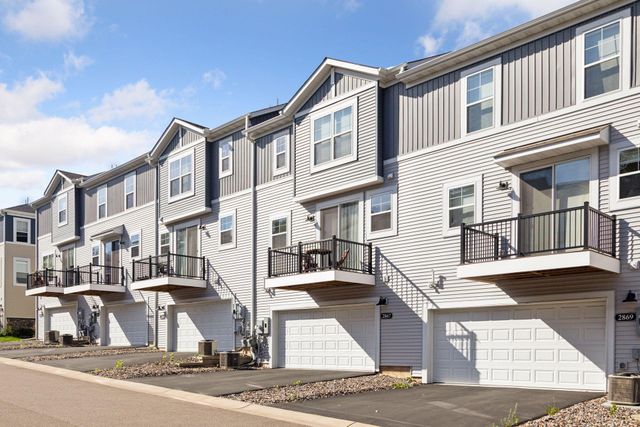 2867 Lexington Place N, Roseville, MN 55113