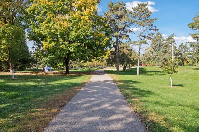 2867 Lexington Place N, Roseville, MN 55113