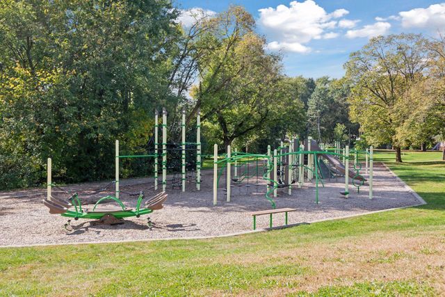 2867 Lexington Place N, Roseville, MN 55113