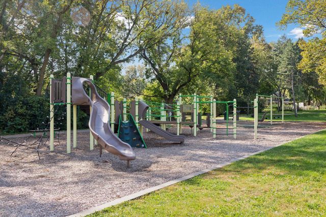 2867 Lexington Place N, Roseville, MN 55113