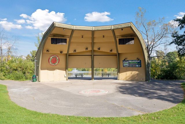 2867 Lexington Place N, Roseville, MN 55113