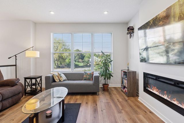 2867 Lexington Place N, Roseville, MN 55113