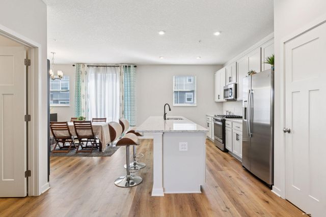 2867 Lexington Place N, Roseville, MN 55113