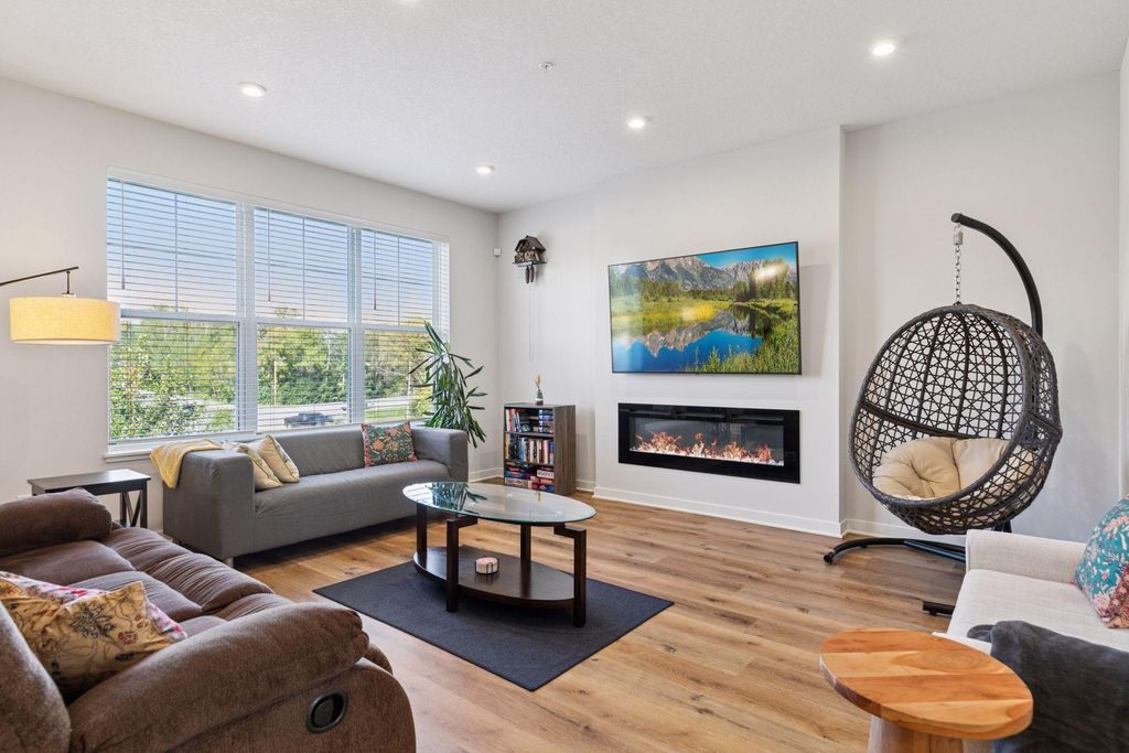 2867 Lexington Place N, Roseville, MN 55113