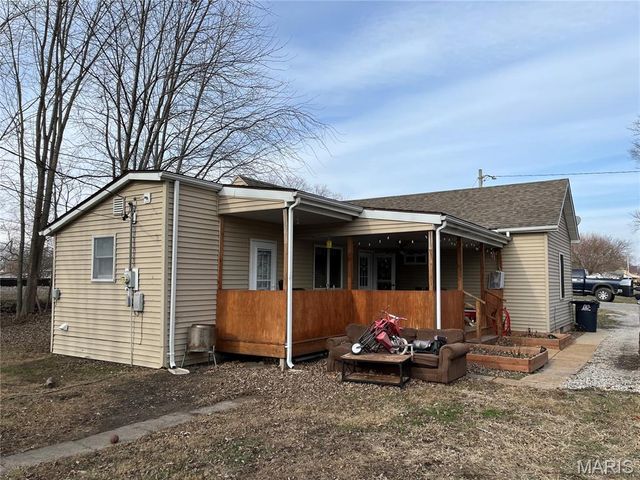 300 E 3rd South Street, Mount Olive, IL 62069