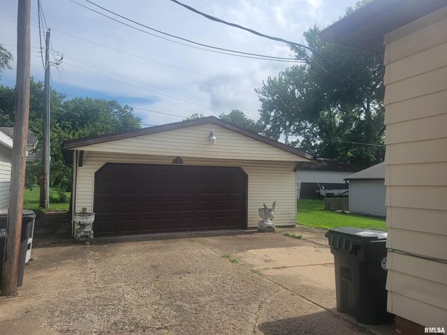 332 HERMAN Street, Pekin, IL 61554