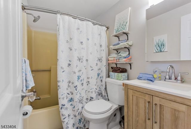 366 Trenton Ave 4E, Paterson City, NJ 07503